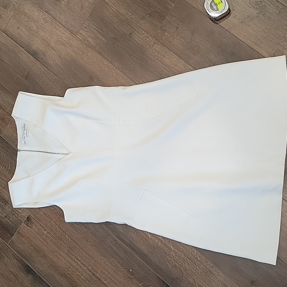 Diane Von Furstenberg White Halle V Neck sleeveless Dress 14